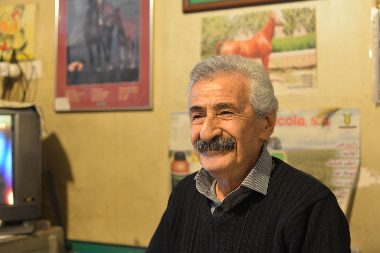 گفتگو با اولين توزيع کننده‌ي سموم دفع آفات و داروهاي دامپزشکي در کرمانشاه/کشاورزان‌از‌سموم‌ارگانيک‌استقبال‌نمي‌کنند